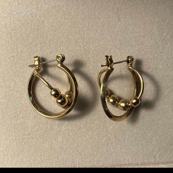 Jewelry - Gold double hoop designer earrings